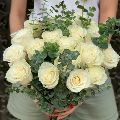 Buchet din 25 de Trandafiri Snow White