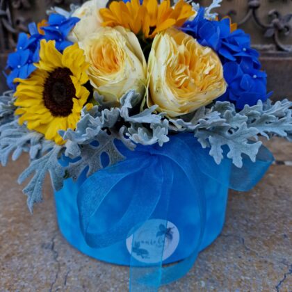 Aranjament în Cutie Albastră de Catifea Blue Floral Fancy
