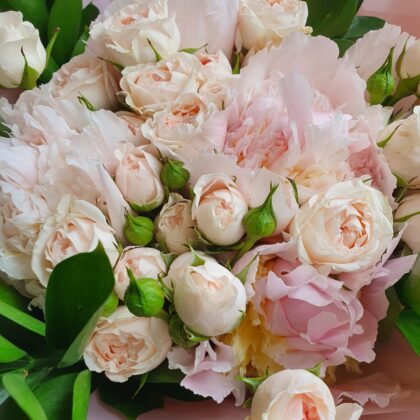 Buchet de Trandafiri de Grădină și Bujori Spring Blossom