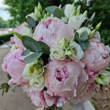 Buchet din Bujori Parfumați și Lisianthus Peonies Forever
